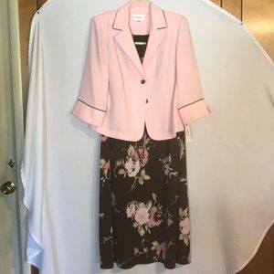 Suit. Sleeveless Dress with Lined Pink Jacket.